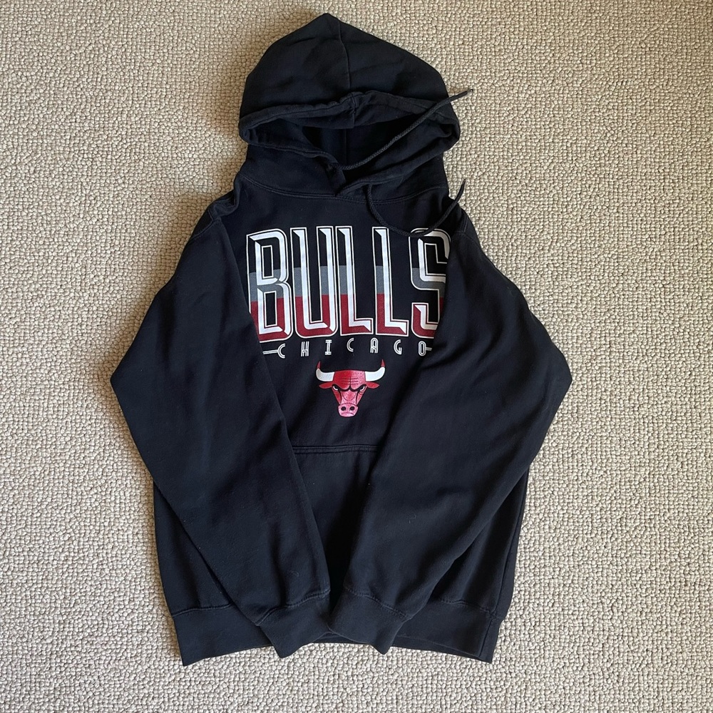 Chicago Bulls Black hoodie in size XL for Kids (XS/S for adults)